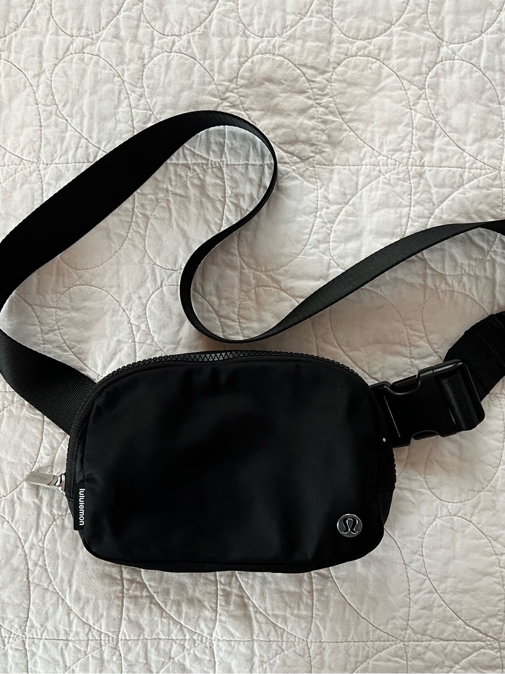 lululemon athletica Black Everywhere Belt Bag Sporty Minimalist Travel Walking